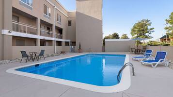 Piscine extérieure (ouverte en saison)