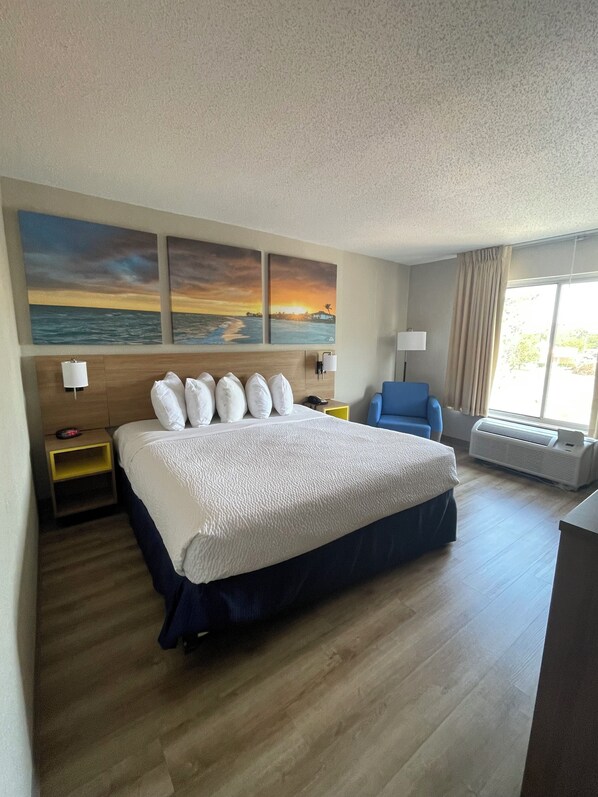 Desk, iron/ironing board, free WiFi, bed sheets - Days Inn by Wyndham Florence Near Civic Center (Florence)