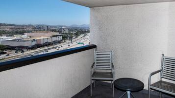 Room, 2 Katil Ratu (Queen) (Balcony) | Peralatan tempat tidur premium, gebar bulu kapas, tilam berlapik