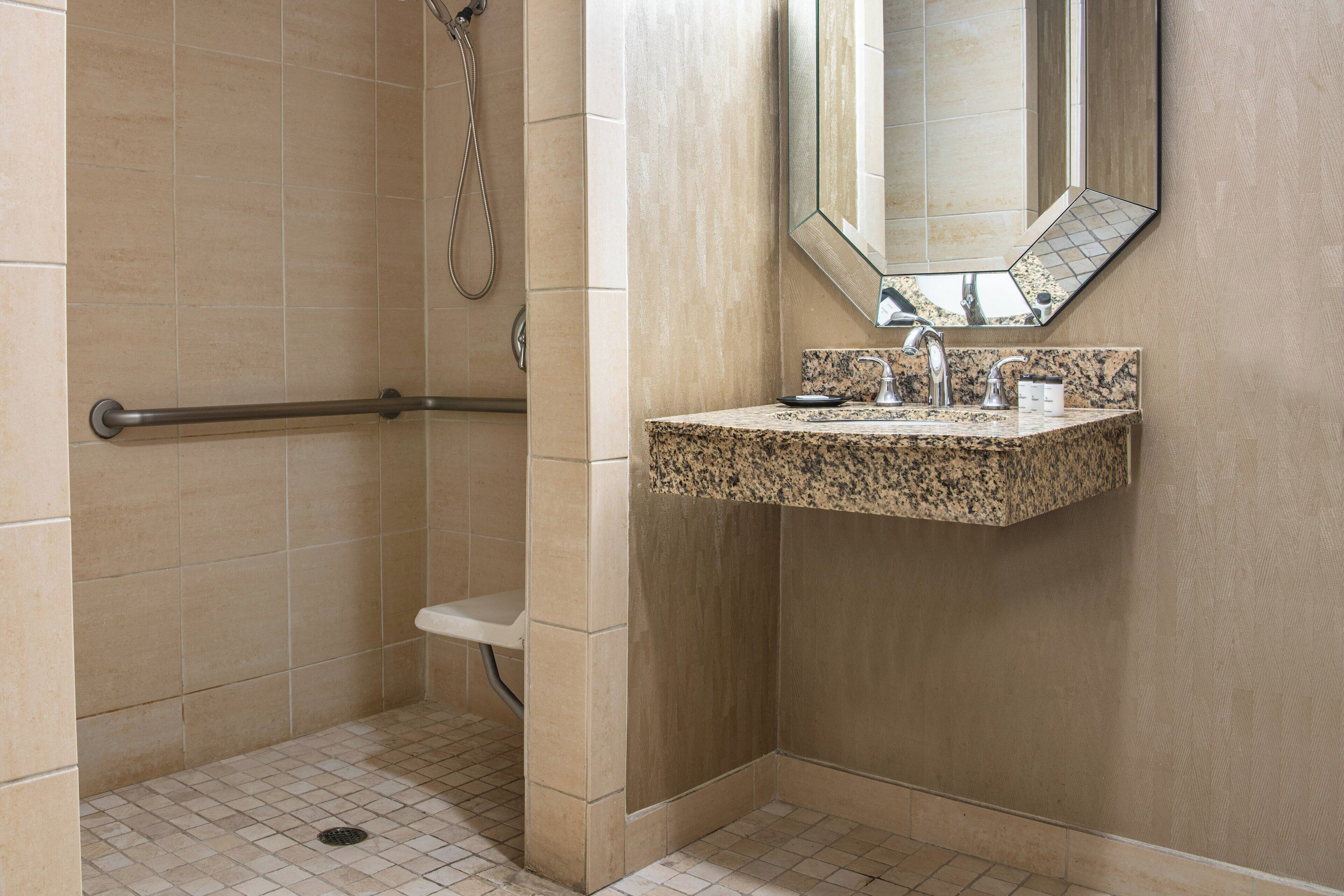 room, 1 king bed | bathroom | combined shower/bathtub, free toiletries, hair dryer, bathrobes