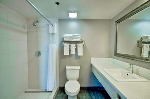 Ensemble douche/baignoire, serviettes fournies