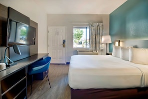 Standard Room, 1 Queen Bed, Accessible, Smoking | In-room safe, desk, blackout curtains, iron/ironing board