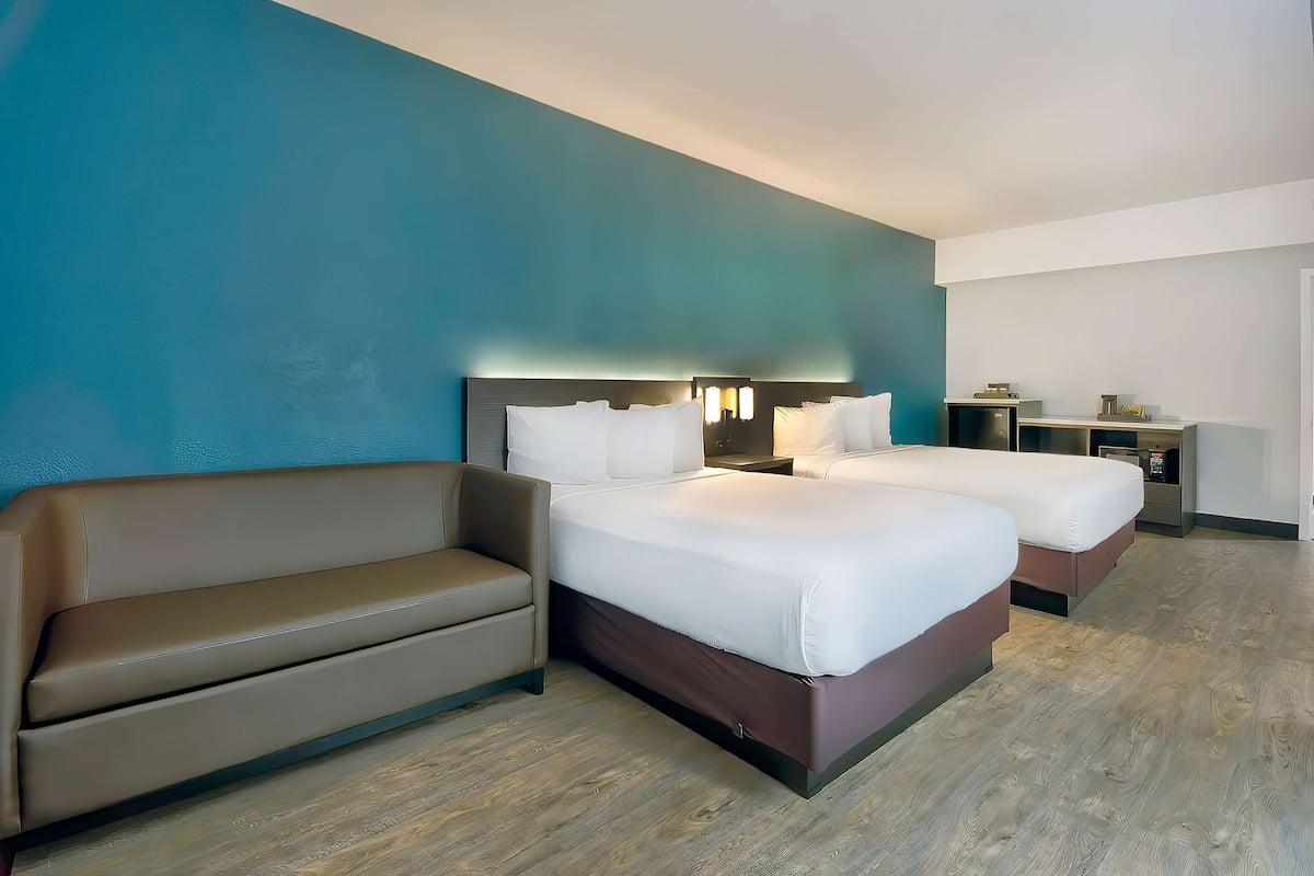 Caja de seguridad en la habitación, escritorio y cortinas blackout