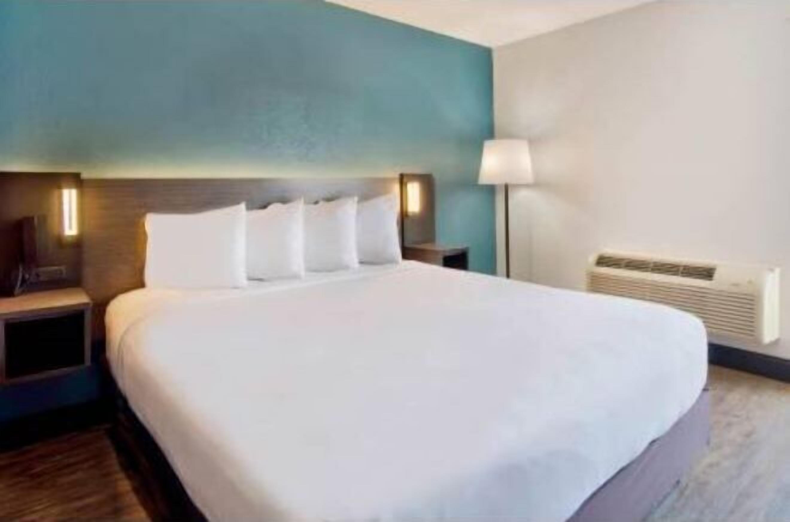 Coffres-forts dans les chambres, bureau, rideaux occultants