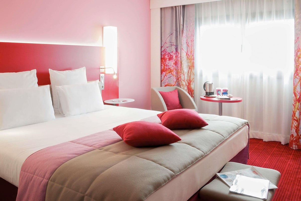 Habitación superior, 1 cama King size | Ropa de cama de alta calidad y minibar