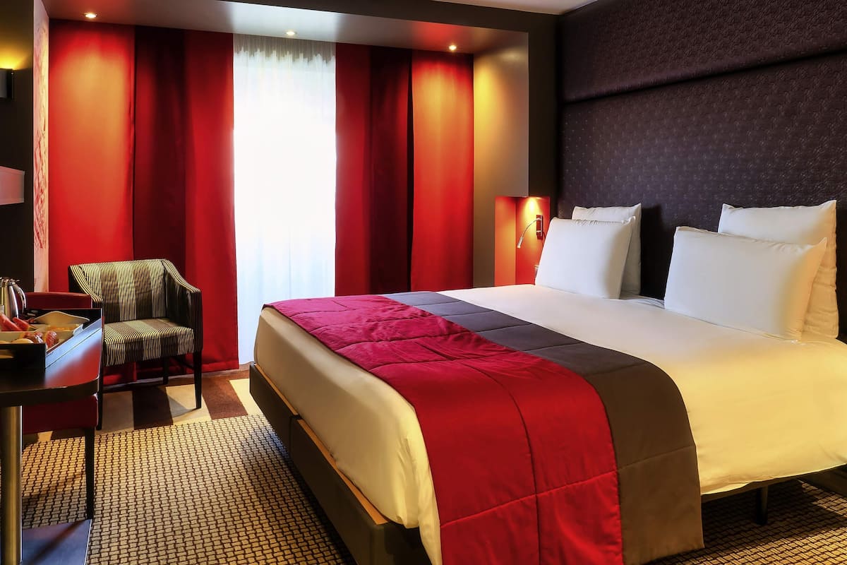 Premium bedding, minibar, in-room safe, desk