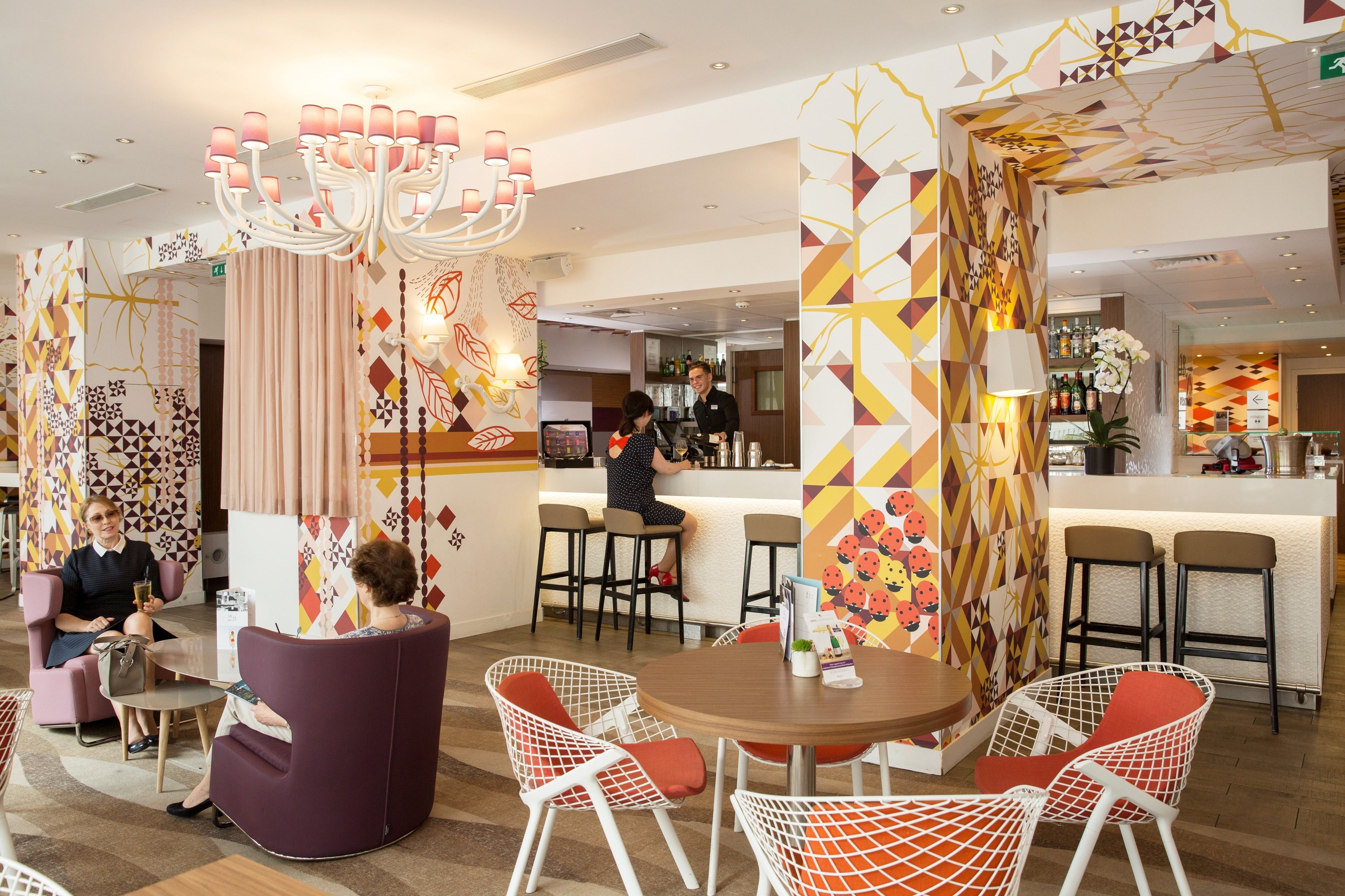 garden views, serves breakfast, lunch and dinner