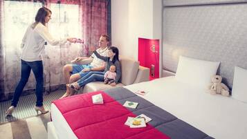 Habitación superior, 1 cama matrimonial y sofá cama | Ropa de cama de alta calidad y minibar
