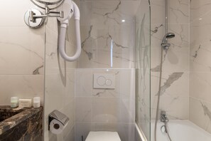 Standard Double Room | In-room safe, desk, blackout curtains, soundproofing - Hotel Aston (Paris)