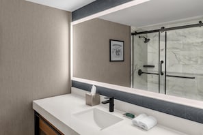 Bathroom shower - DoubleTree by Hilton Dayton Fairborn (Fairborn)
