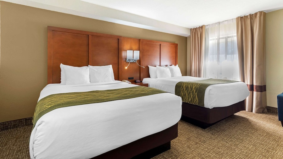Comfort Inn & Suites - near Robins Air Force Base Main Gate