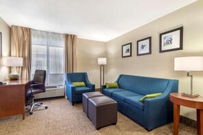 Suite, 1 Tempat Tidur King, Bebas Asap Rokok | Setrika/meja setrika, tempat tidur lipat/tambahan, dan Wi-Fi gratis