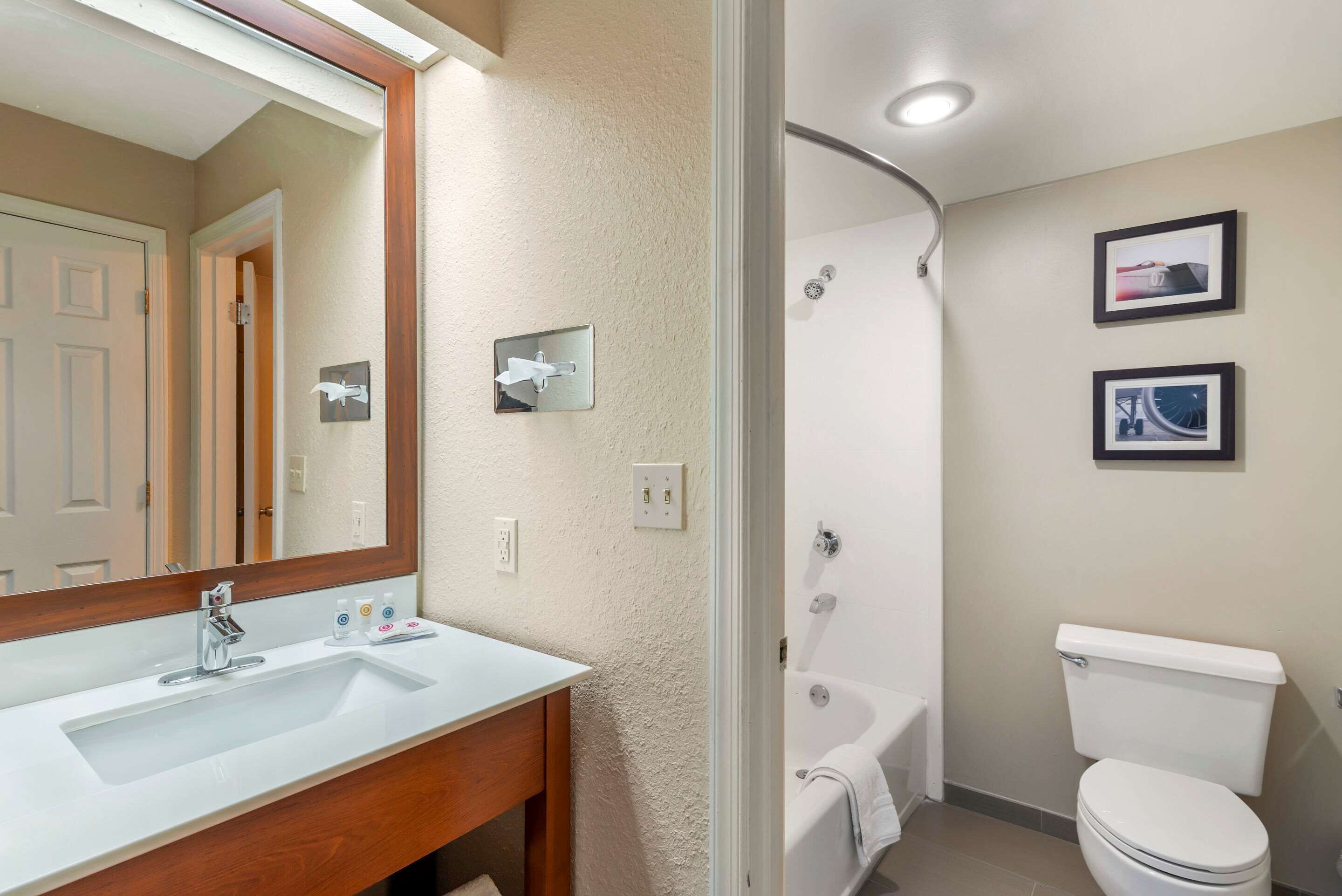 room, 2 queen beds, non smoking | bathroom | combined shower/bathtub, jetted bath, free toiletries, hair dryer