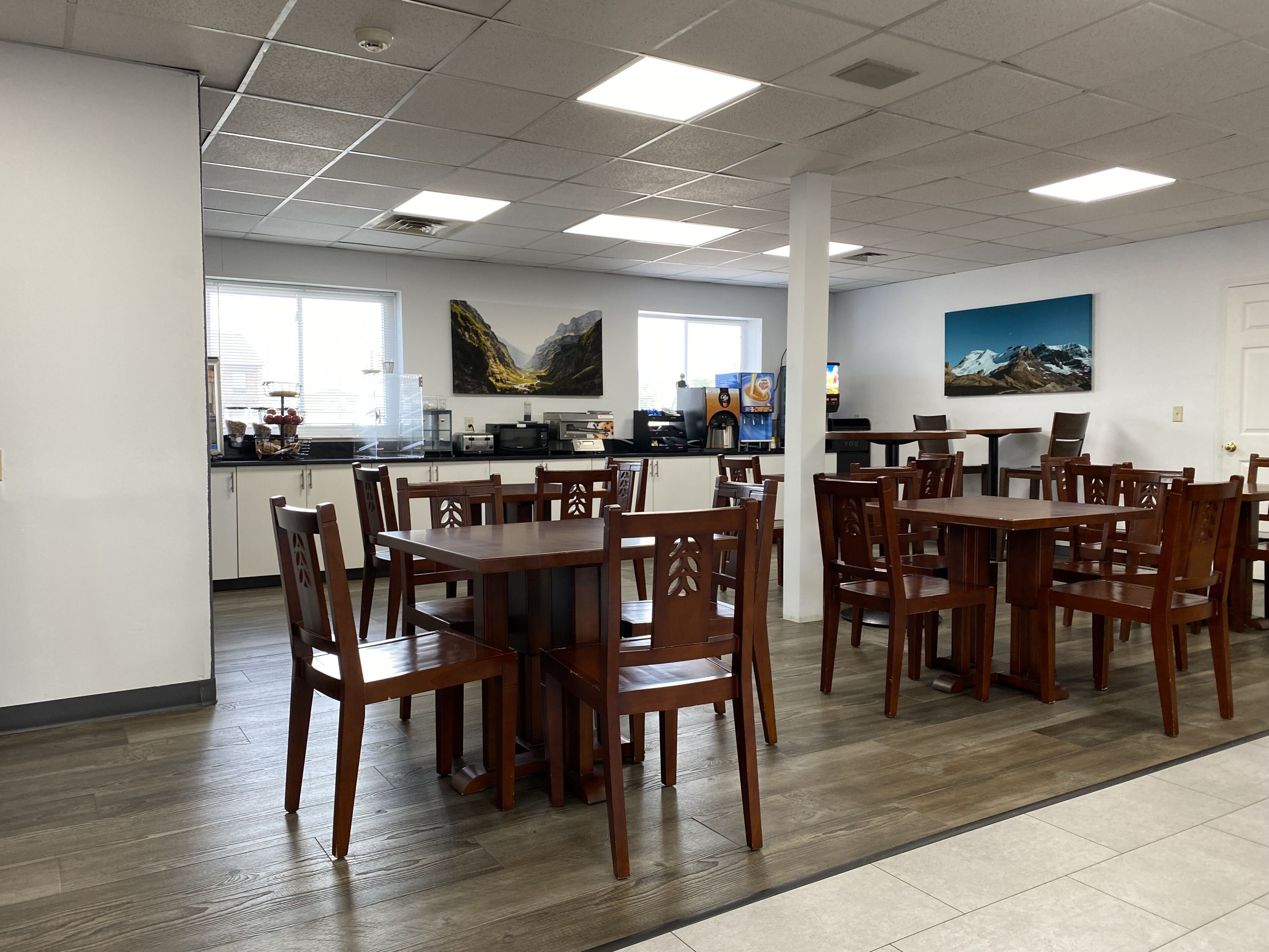 Free continental breakfast on weekends