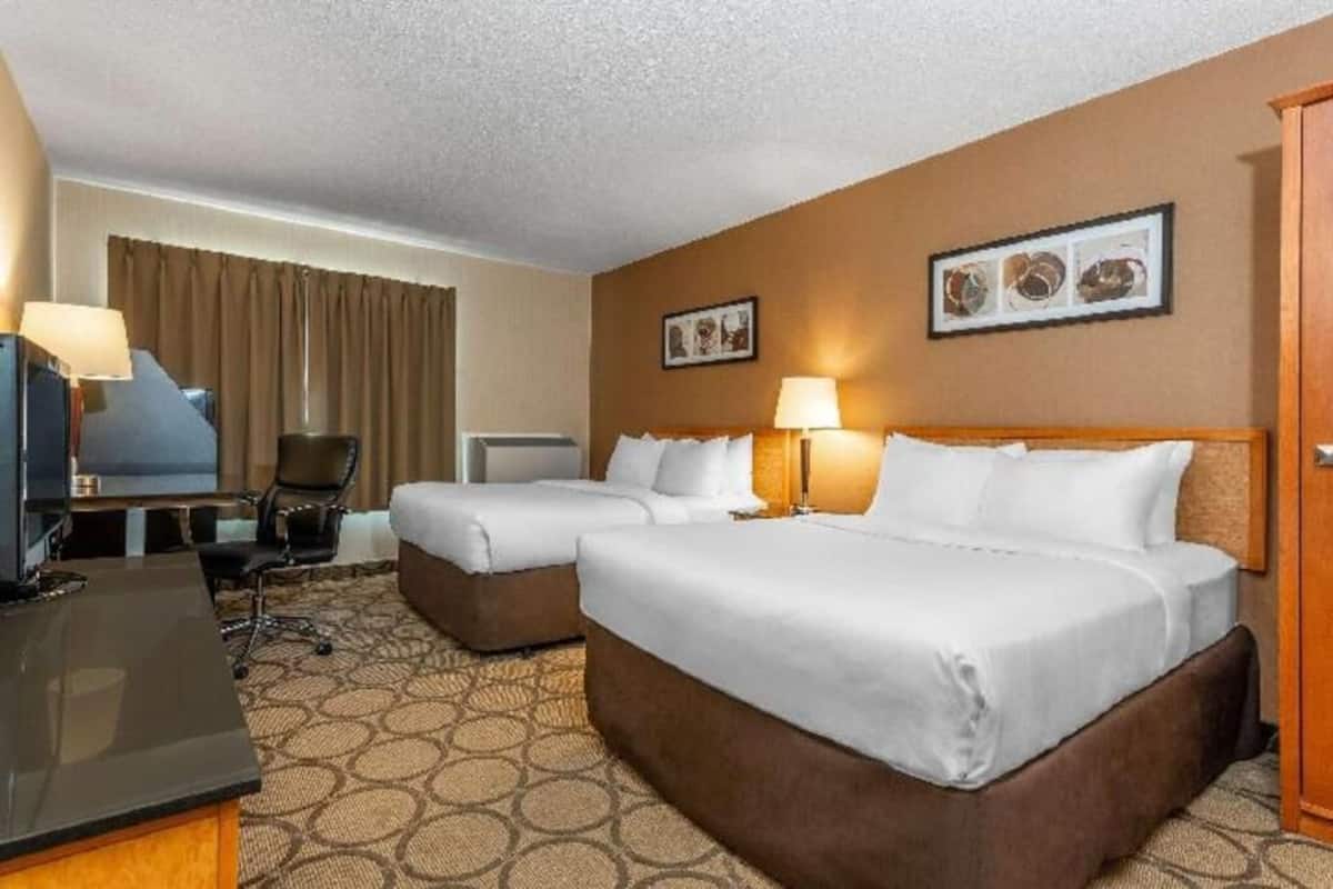 Premium bedding, pillowtop beds, desk, laptop workspace