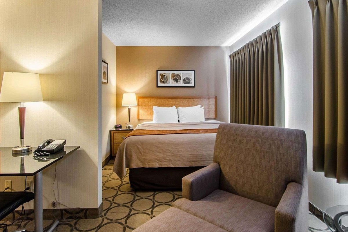 Premium bedding, pillowtop beds, desk, laptop workspace