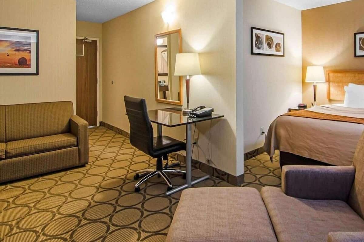 Premium bedding, pillowtop beds, desk, laptop workspace