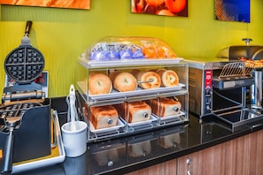 Buffet déjeuner gratuit tous les jours