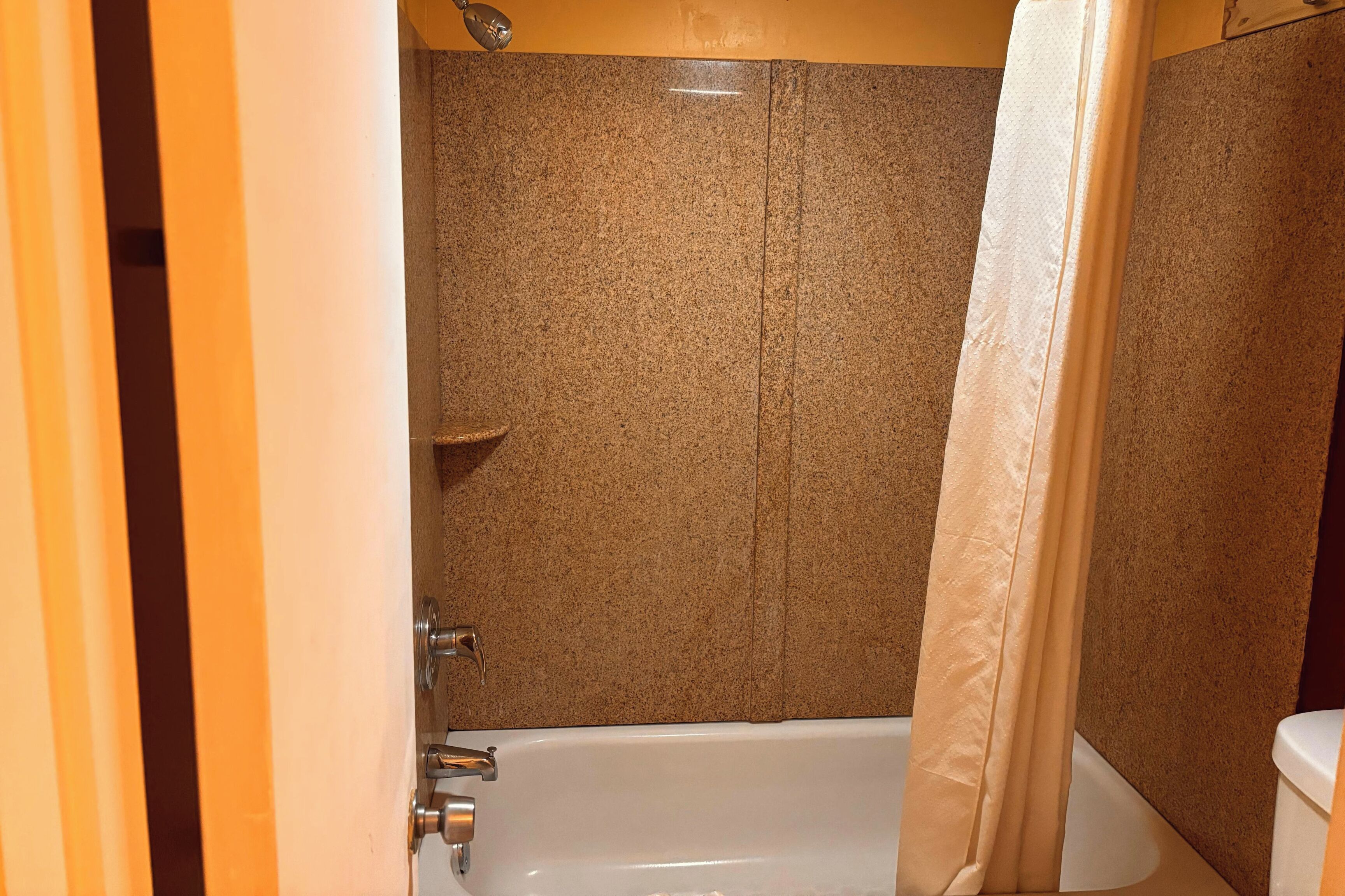 Single Bed Smoking | Bathroom | Shower, free toiletries, towels