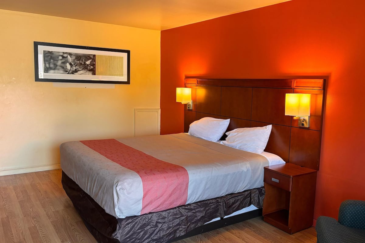 Desk, iron/ironing board, free WiFi, bed sheets