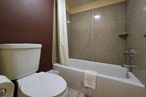 Regadera, amenidades de baño gratuitas, toallas