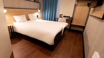 Premium bedding, pillowtop beds, desk, blackout drapes