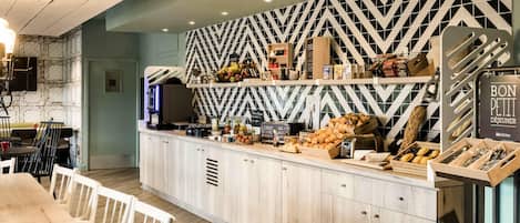 Petit déjeuner continental servi tous les jours en supplément