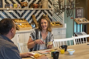 Tägliches kontinentales Frühstück gegen Gebühr