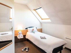Ropa de cama de alta calidad, colchones con pillow-top y escritorio 