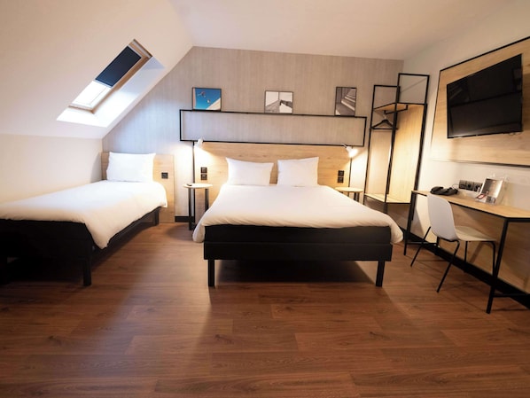 Standard Double Room, 1 Double Bed | Premium bedding, pillow-top beds, desk, blackout curtains