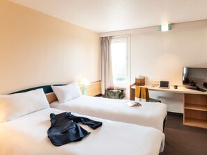 Habitación estándar, 2 camas individuales | Ropa de cama de alta calidad y colchones con acolchado adicional