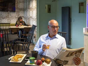 Desayuno continental todos los días (con cargo)