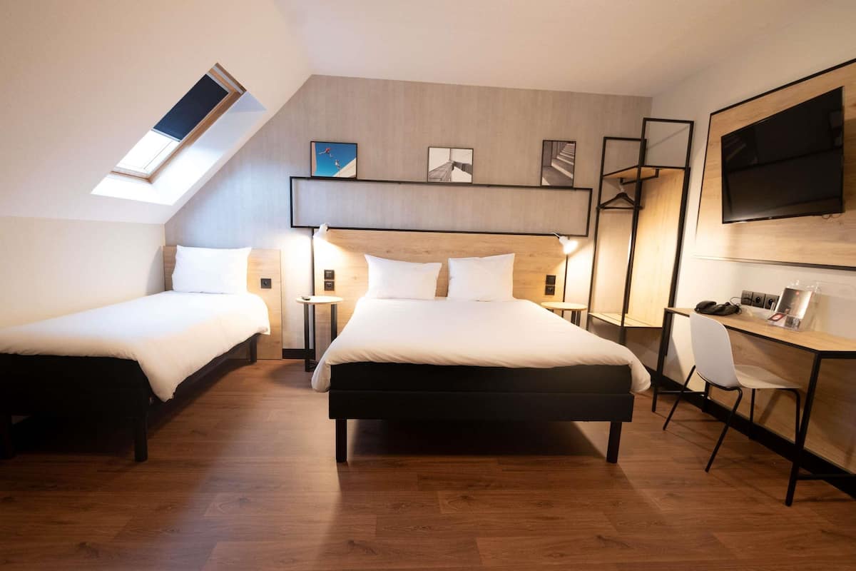 Standard Room, Multiple Beds | Premium bedding, pillow-top beds, desk, blackout curtains