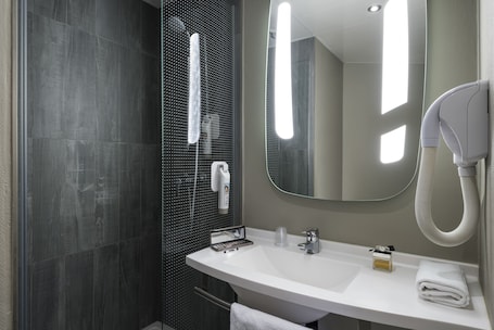 Standard Room, 2 Single Beds | Room amenity. ibis Creil Sur Oise