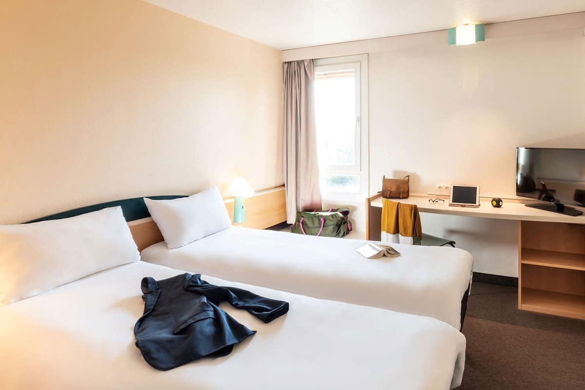 Premium bedding, pillowtop beds, desk, blackout drapes