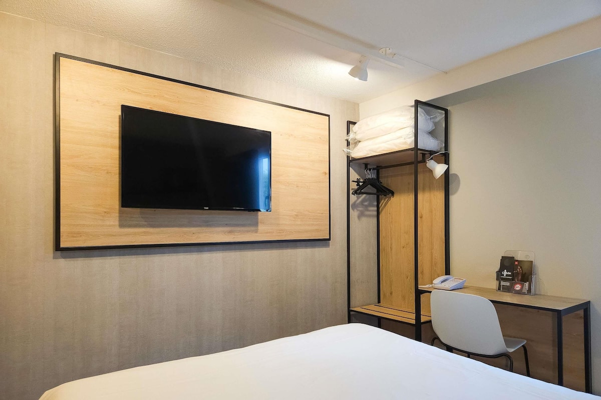 Literie de qualité, lit avec matelas à plateau-coussin, bureau