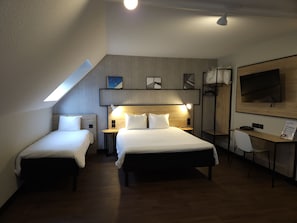 Standard Double Room, 1 Double Bed | Premium bedding, pillowtop beds, desk, blackout drapes