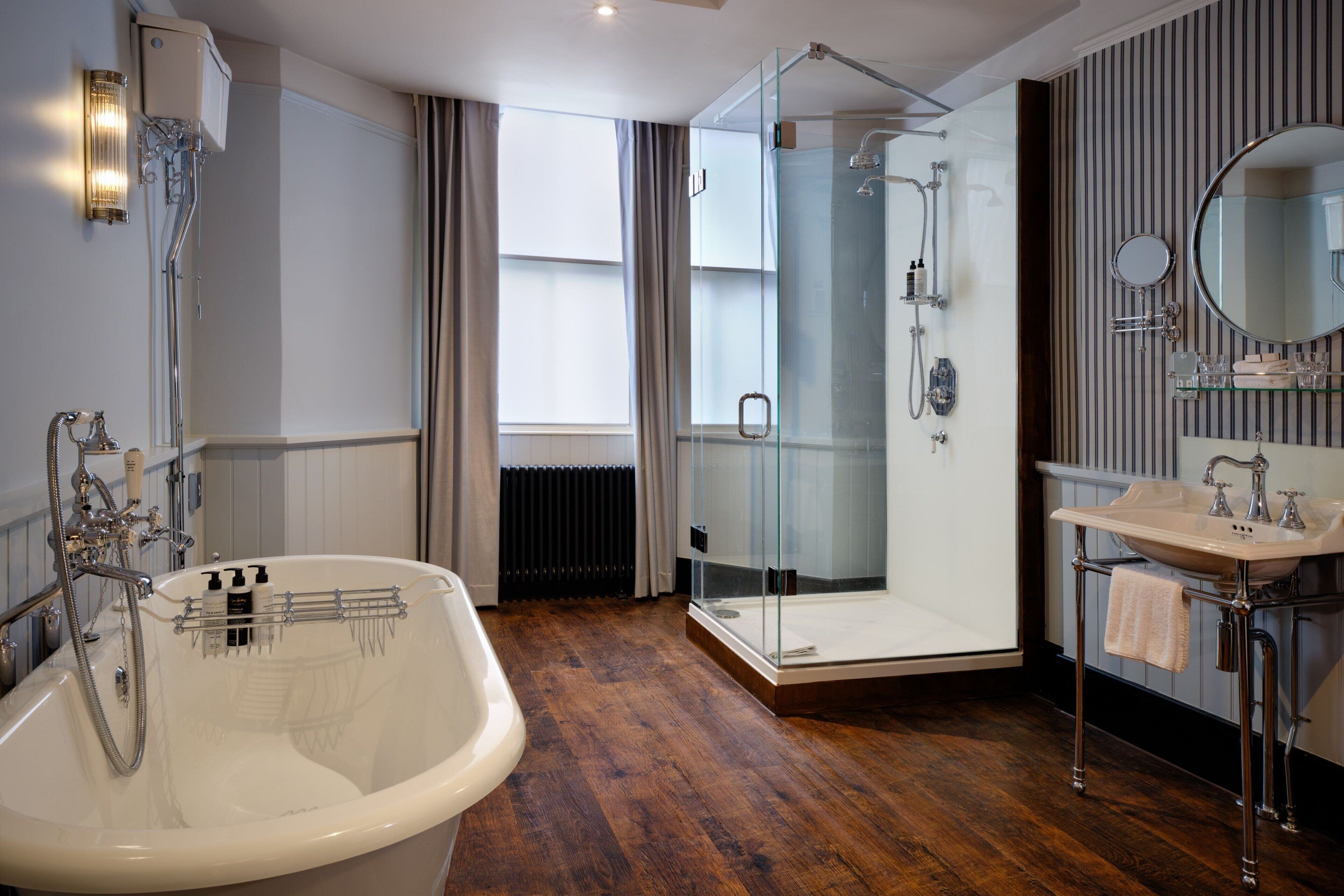junior suite, 1 bedroom | bathroom | shower, free toiletries, hair dryer, slippers