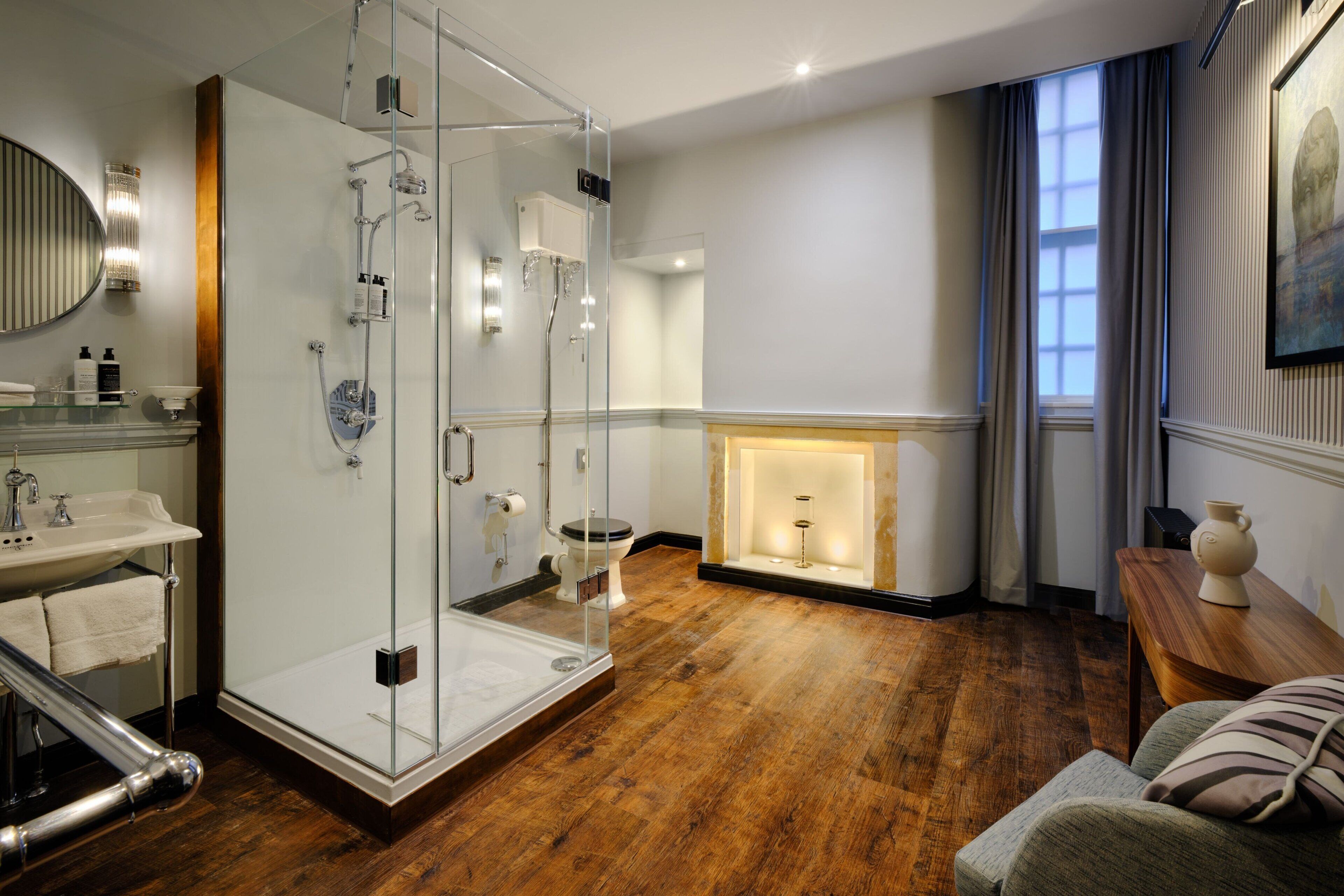 junior suite, 1 bedroom | bathroom | shower, free toiletries, hair dryer, slippers