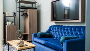 Gallery Room, 1 King Bed with Sofa bed | Hypo-allergenic bedding, individually decorated, individually furnished