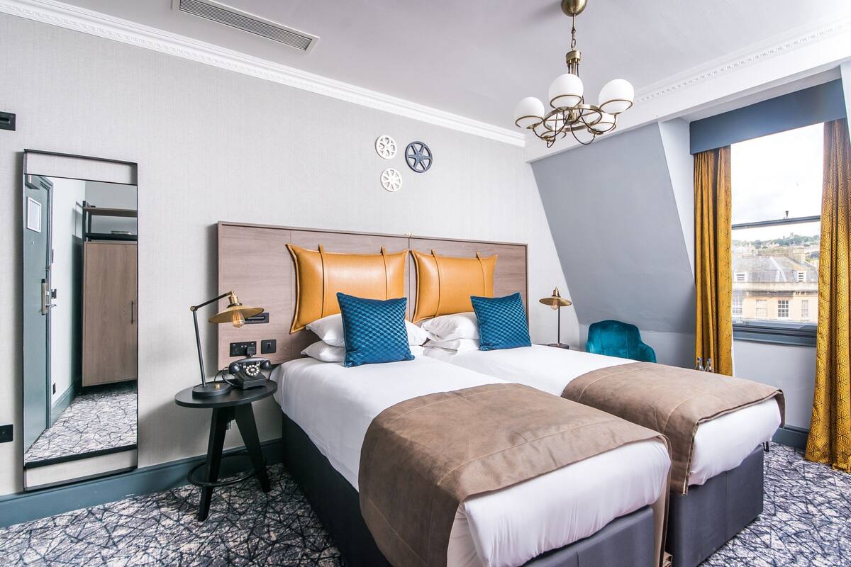 Kamar, 2 Tempat Tidur Twin | Seprai antialergi, tirai kedap cahaya, dan setrika/meja setrika