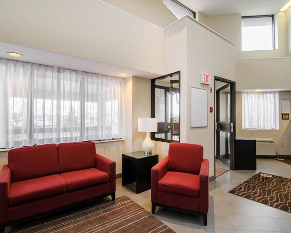 Lobby - Comfort Inn Saskatoon Centre (Saskatoon)