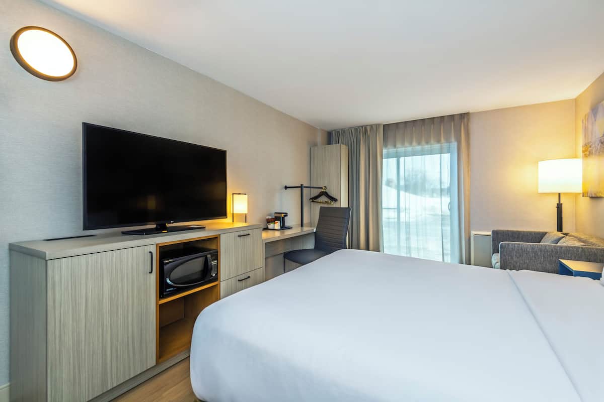 Premium bedding, pillowtop beds, desk, blackout drapes