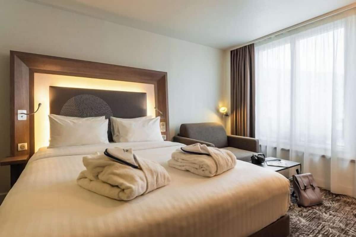 Premium-sengetøj, senge med topmadrasser, minibar, pengeskab på værelset