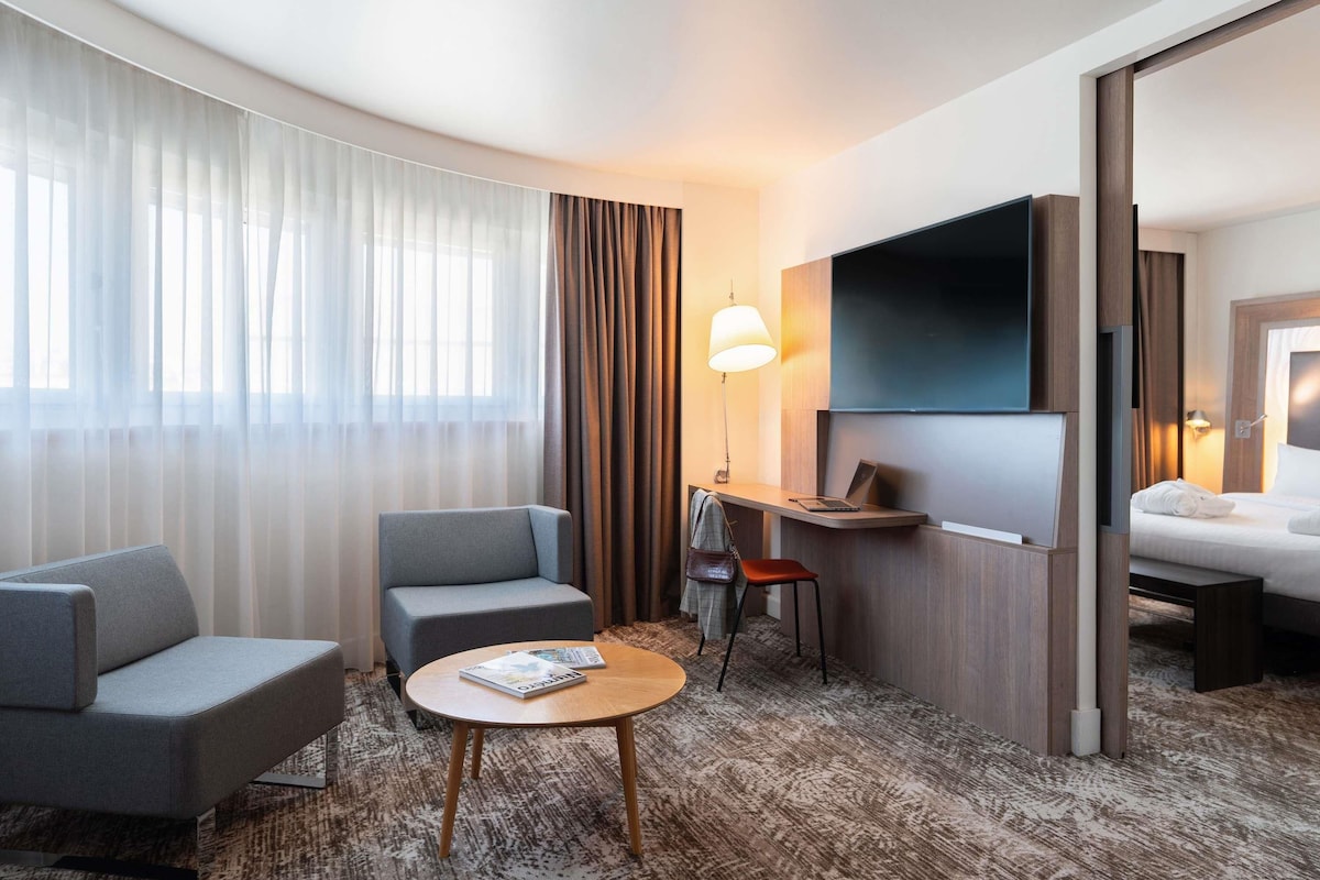 Suite, 1 cama de matrimonio grande | Ropa de cama de alta calidad, colchones con acolchado adicional, minibar