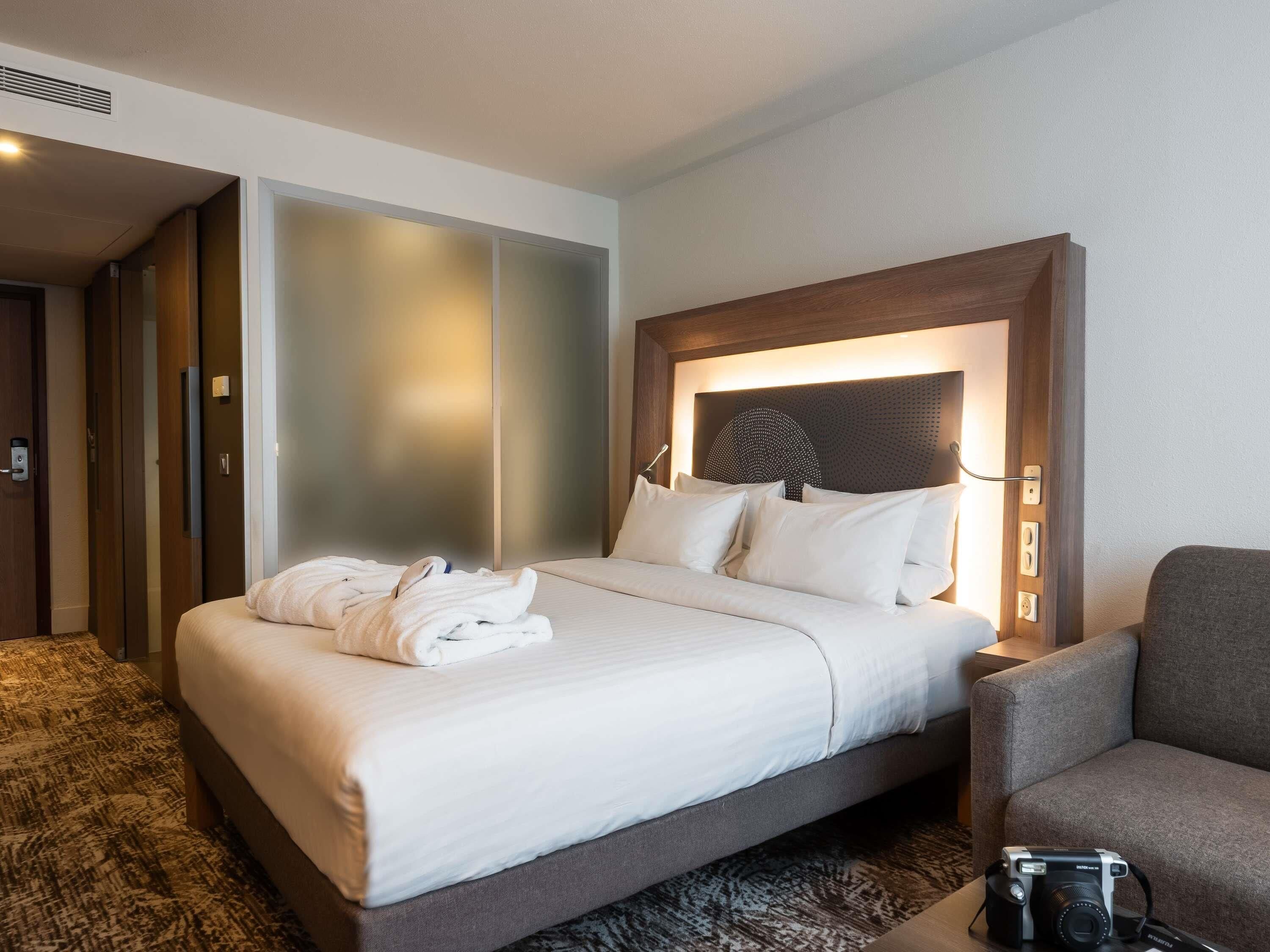 executive triple room, 1 queen bed with sofa bed | premium bedding, pillow-top beds, minibar, in-room safe