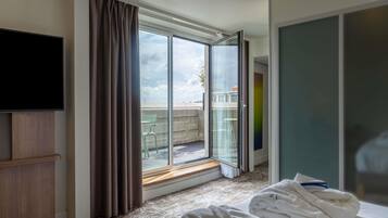 Ropa de cama de alta calidad, colchones con pillow-top y minibar