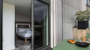 Executive Room, 1 Double Bed, Terrace | Premium bedding, pillowtop beds, minibar, in-room safe