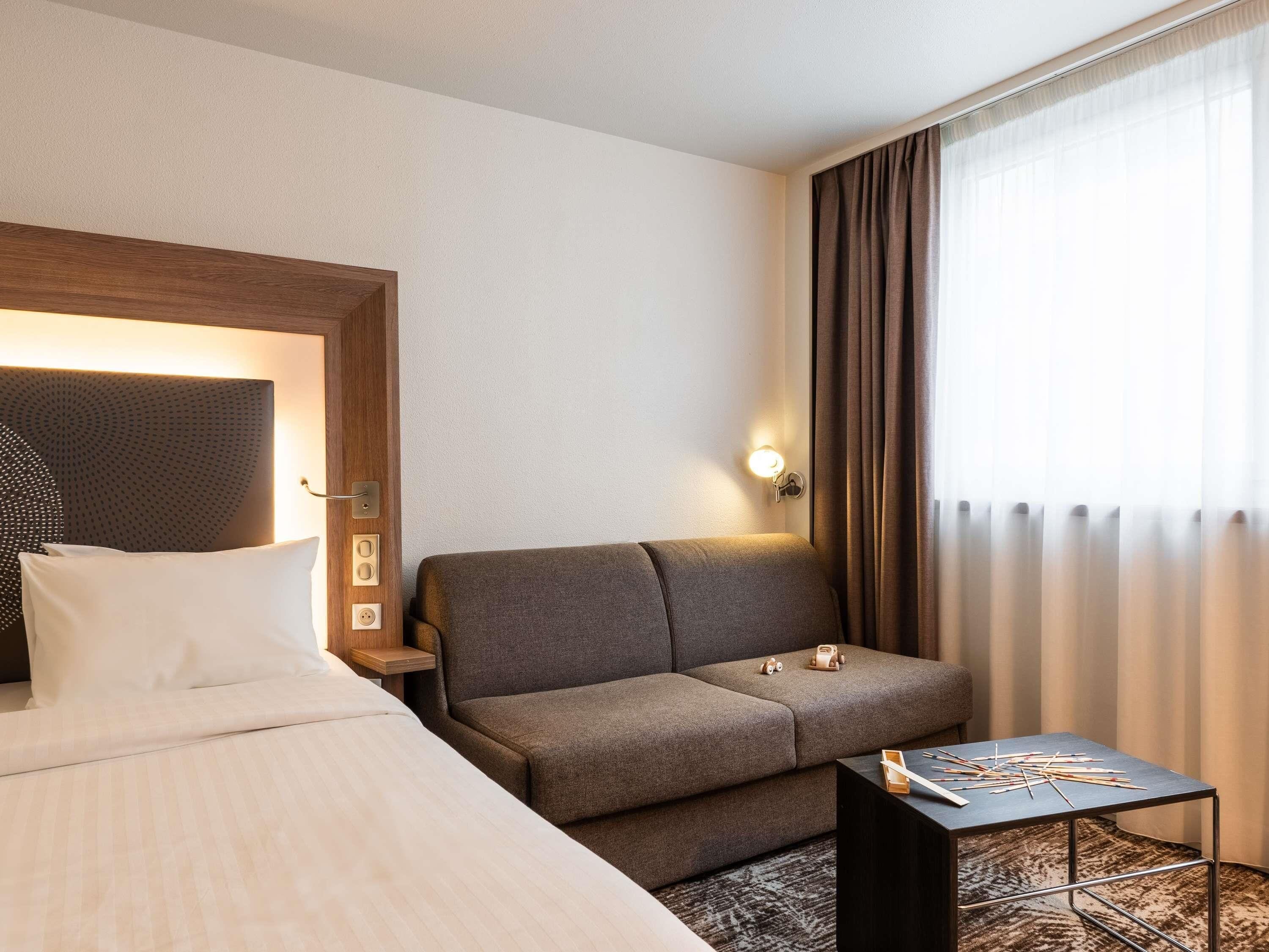 Executive Room, 1 Queen Bed with Sofa bed | Premium bedding, pillowtop beds, minibar, in-room safe