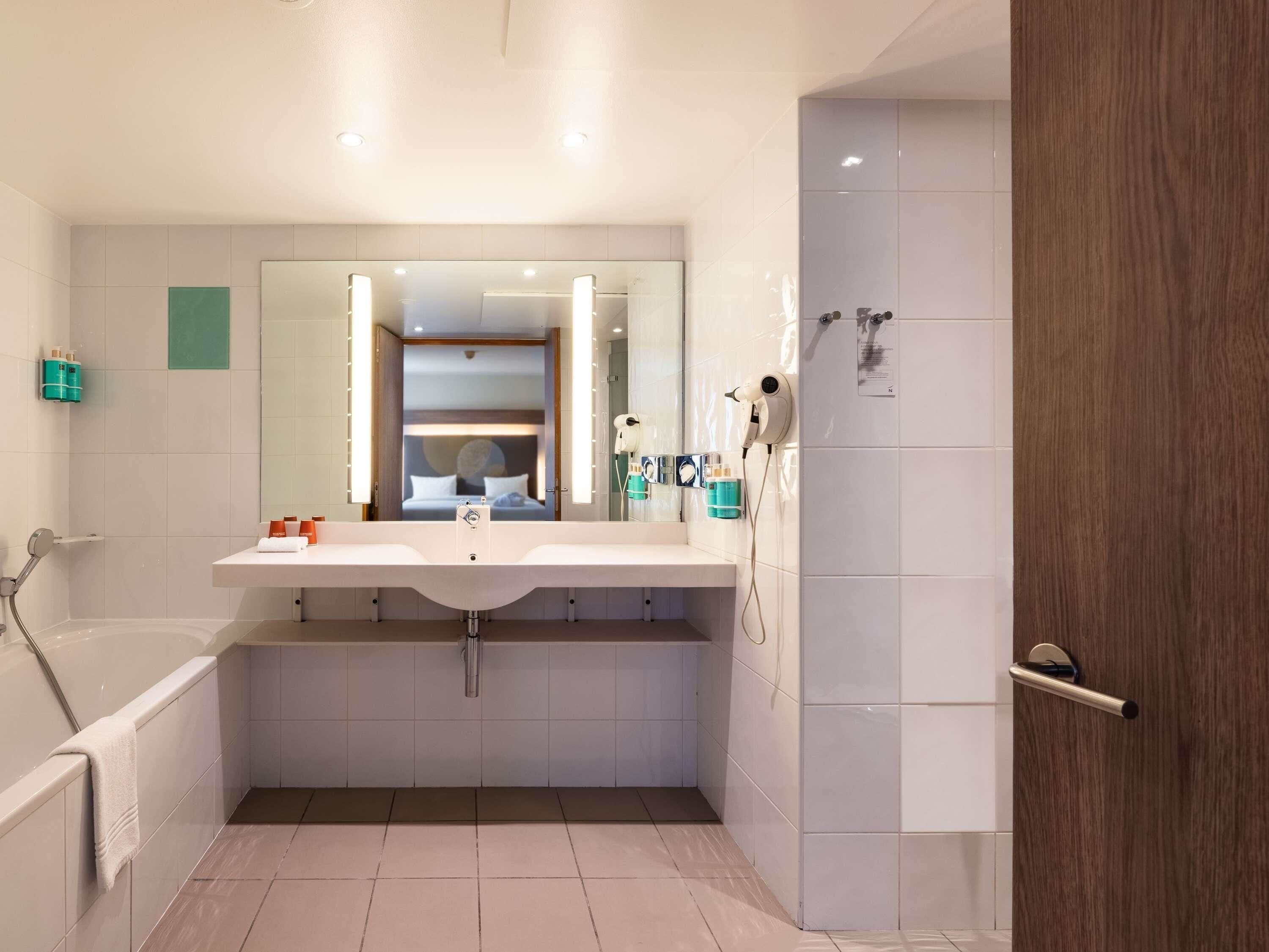 Suite, 1 King Bed | Premium bedding, pillowtop beds, minibar, in-room safe